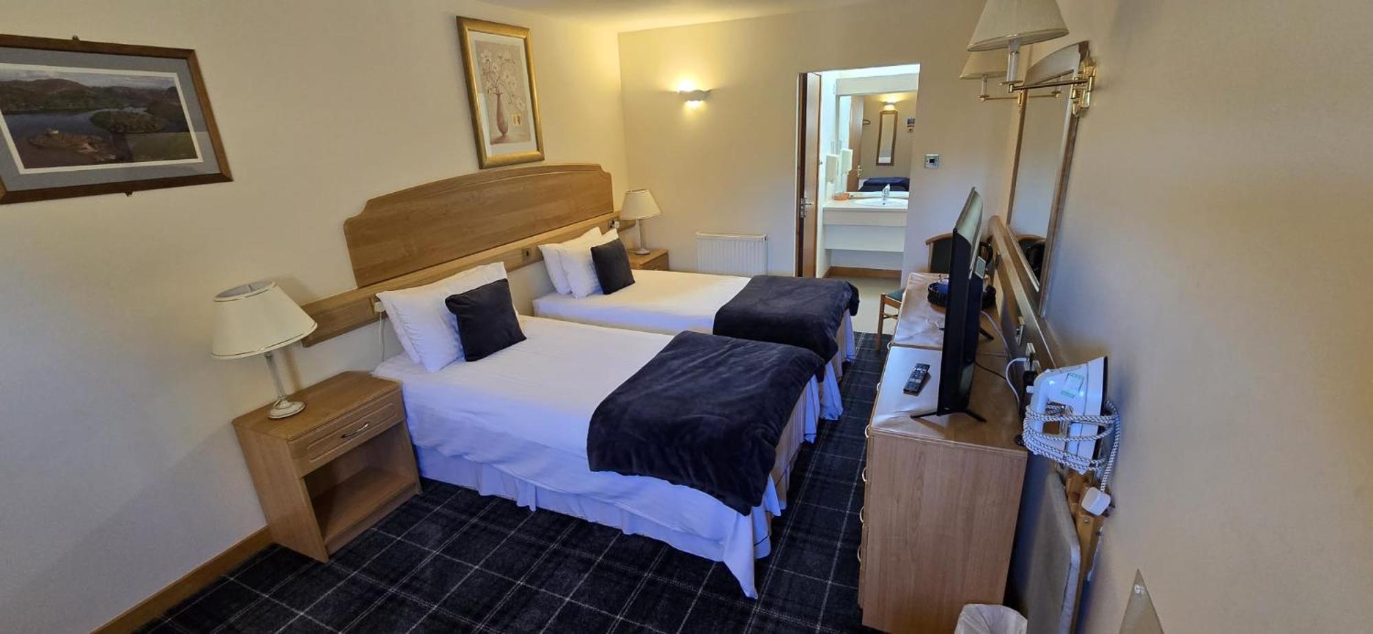 The Red Lion Tavern Fochabers Eksteriør billede