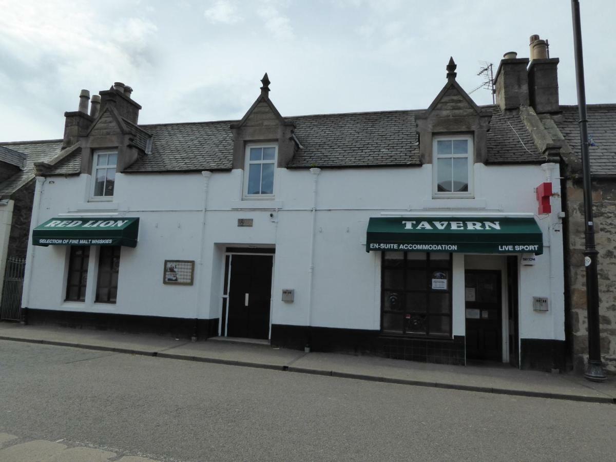 The Red Lion Tavern Fochabers Eksteriør billede